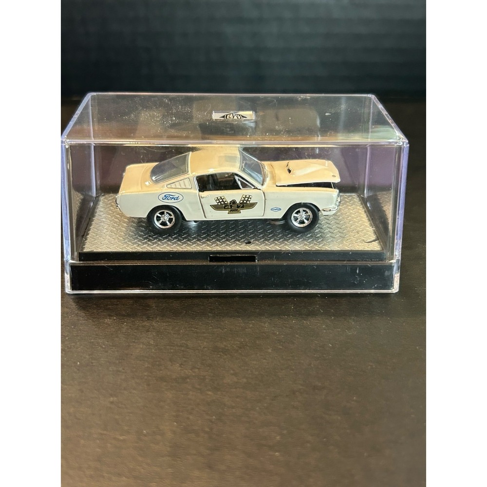 M2 Machines diecast 1965 Ford Mustang GT 2+2 Fastback 1:64